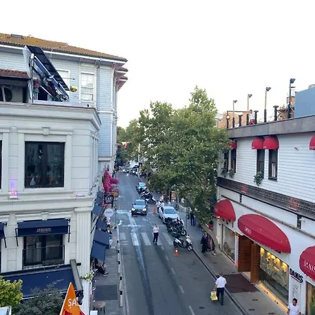 Apartment Gem Offering Vibrant Social Life Along The Breathtaking Bosphorus *