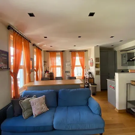 Gem Offering Vibrant Social Life Along The Breathtaking Bosphorus דירה איסטמבול